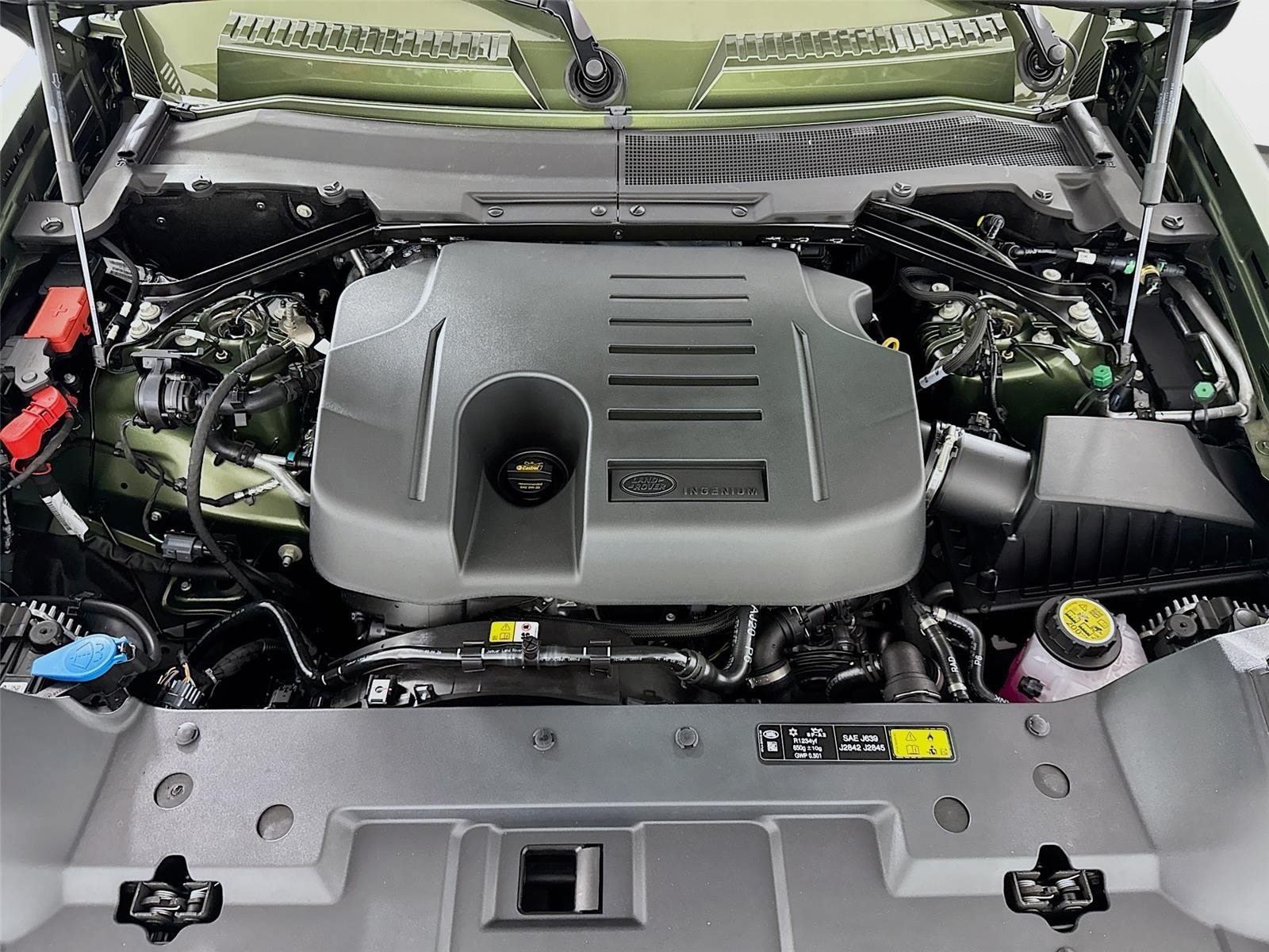 New 2026 Land Rover Defender 110 X-Dynamic SE AWD/4WD image 32