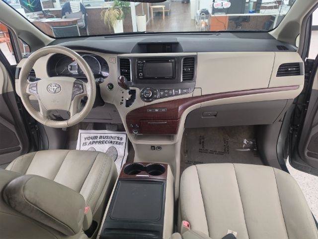 Used 2013 Toyota Sienna XLE FWD image 10