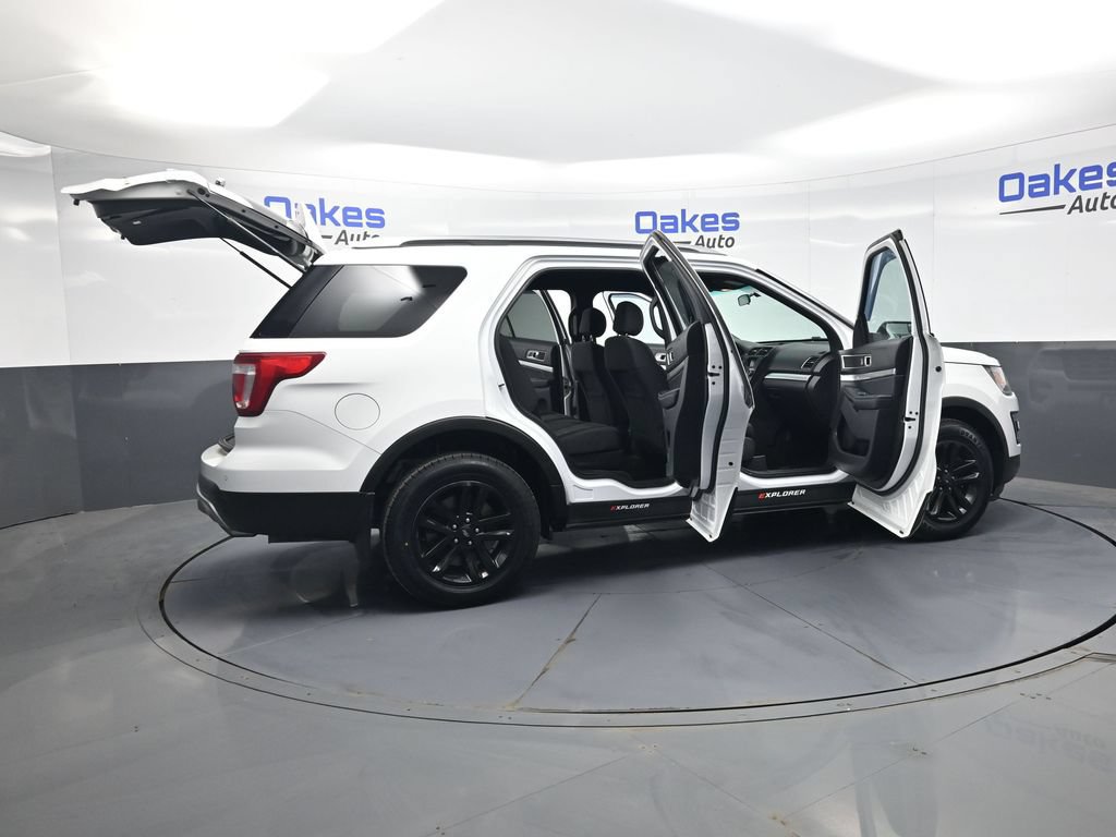 Used 2017 Ford Explorer XLT FWD image 51