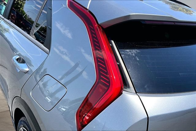Used 2023 Kia Niro SX Touring FWD image 23