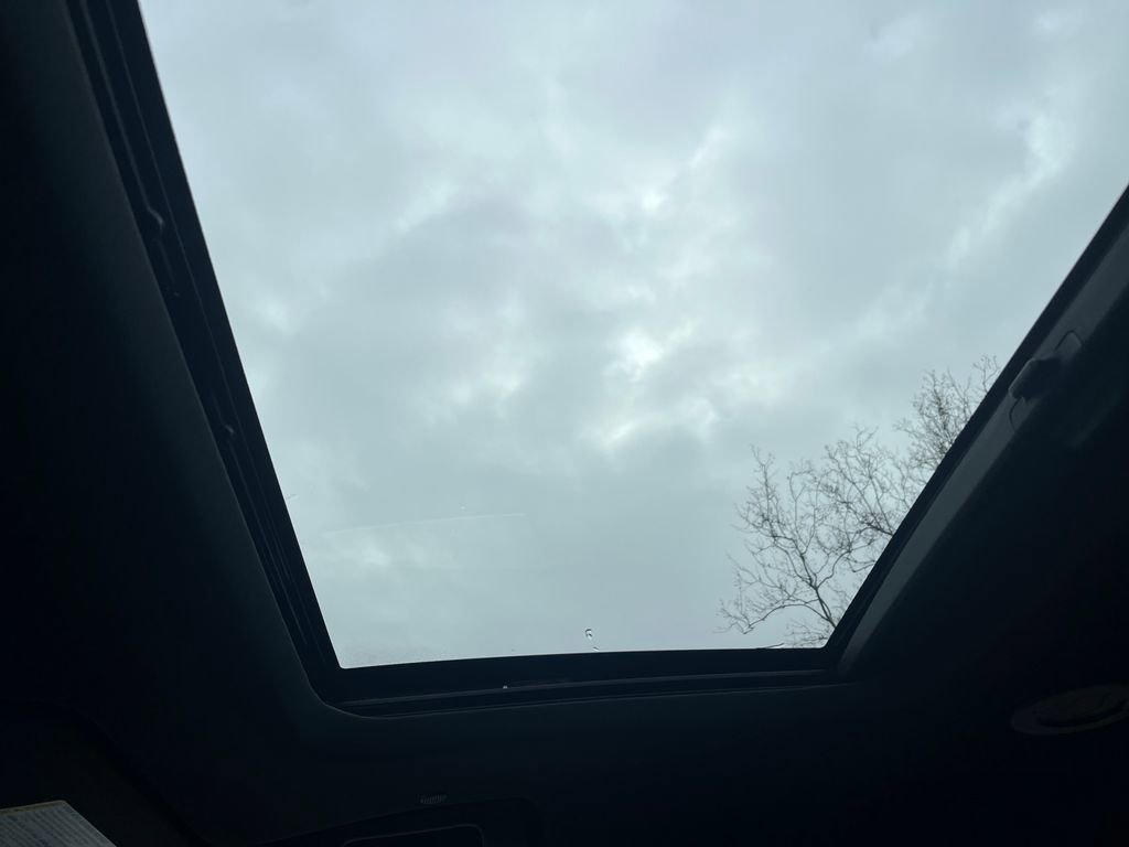 Used 2023 Chevrolet Traverse Premier image 28