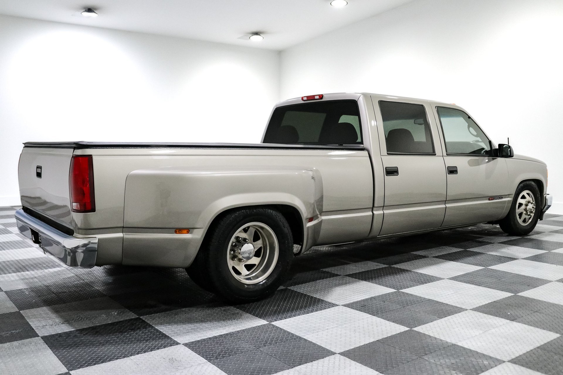 Used 2000 GMC Sierra 3500 2WD Crew Cab w/ SLE Marketing Option Pkg 3 image 6
