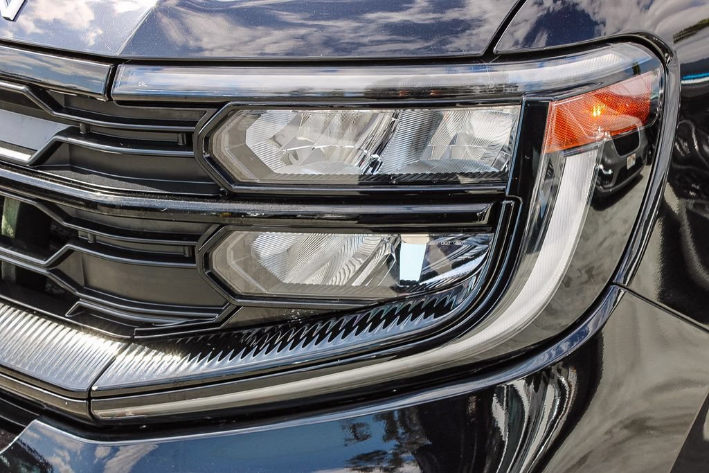 Used 2025 Ford Expedition Active AWD/4WD image 5