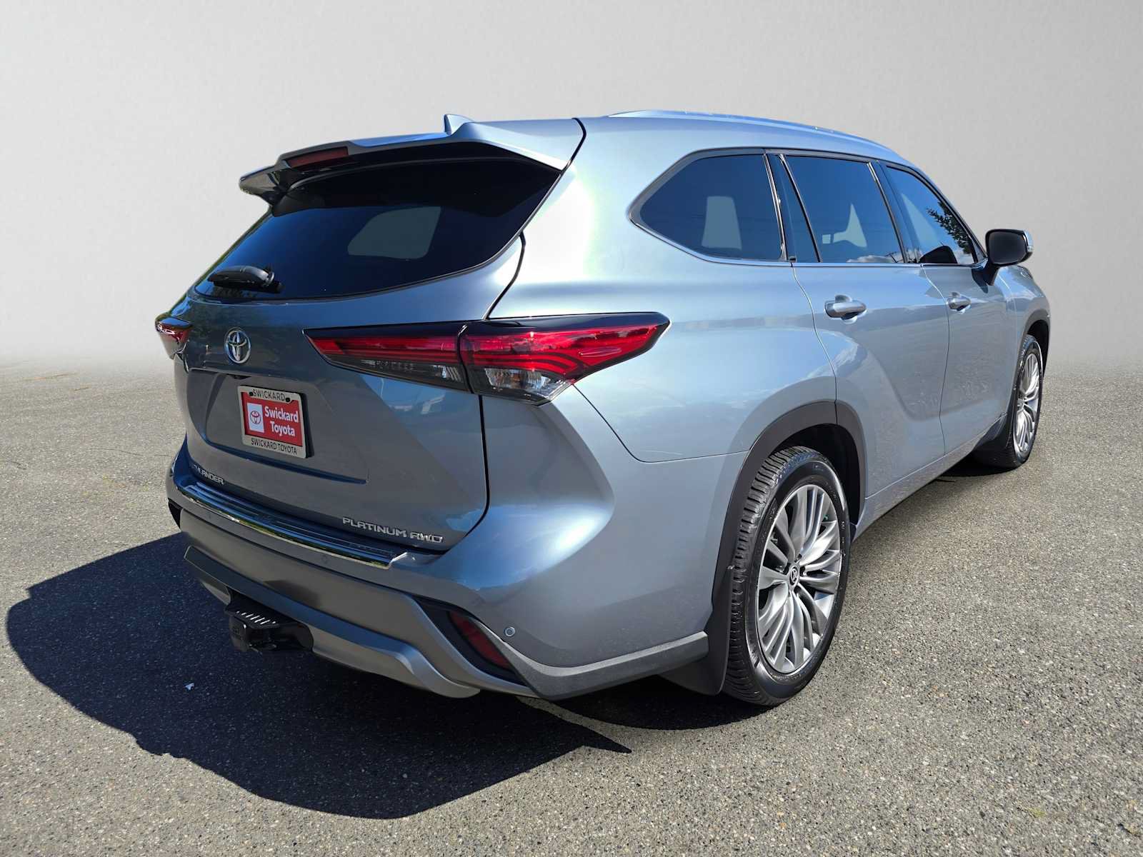 Used 2021 Toyota Highlander Platinum AWD/4WD image 3