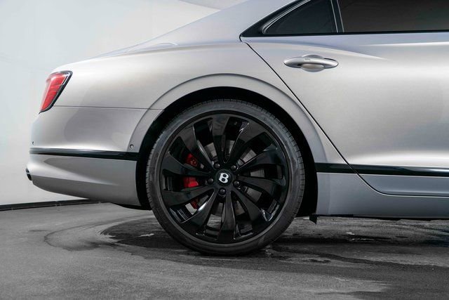 Used 2022 Bentley Flying Spur W12 image 10