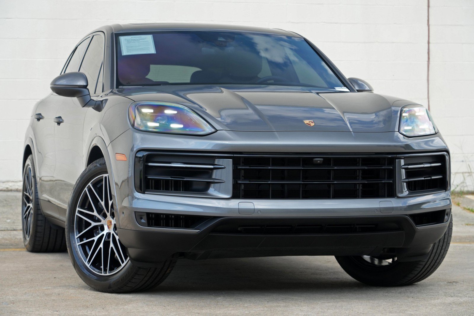 Used 2025 Porsche Cayenne AWD/4WD image 4