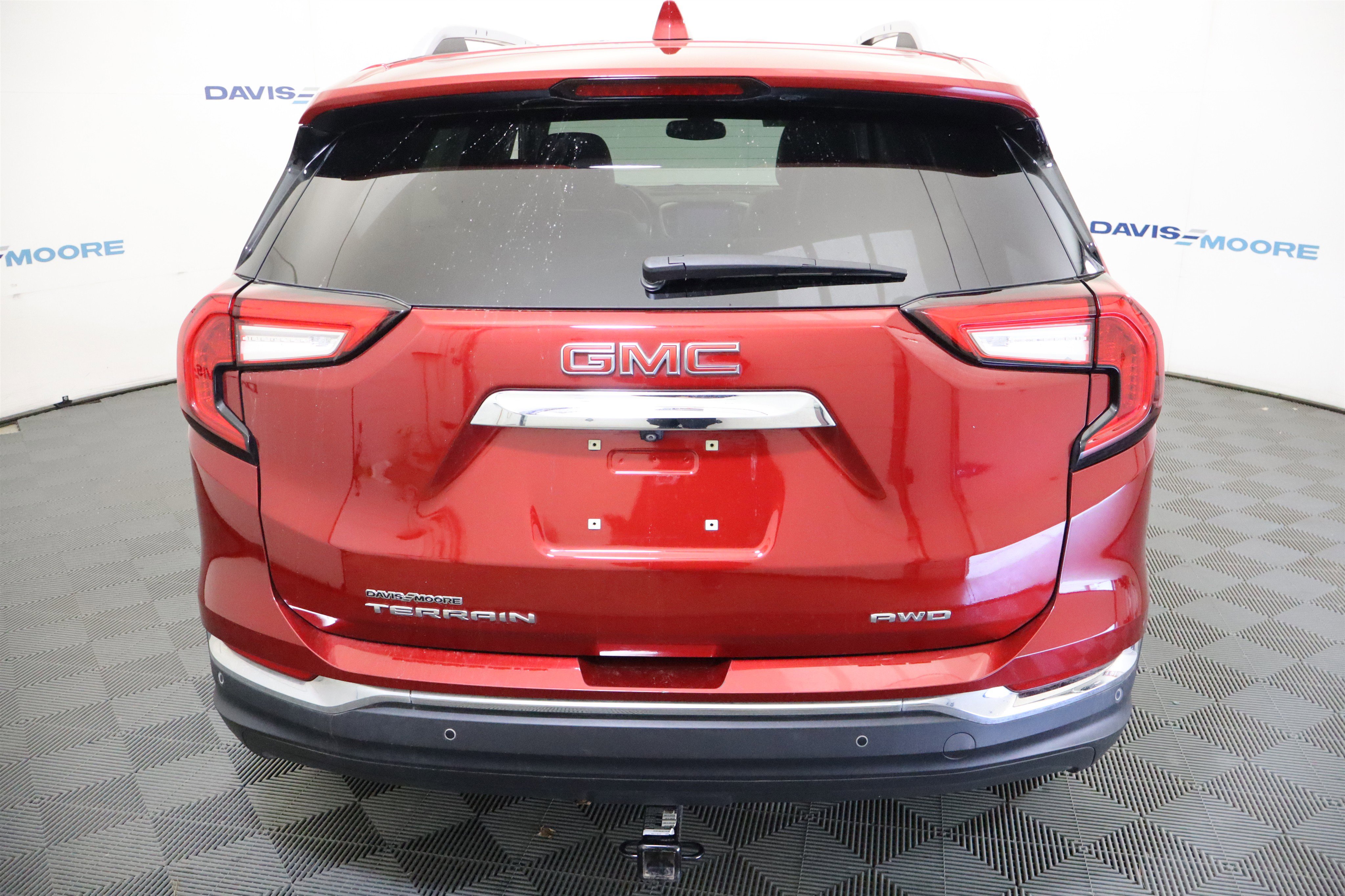 Used 2022 GMC Terrain SLT w/ LPO, Floor Liner Package AWD/4WD image 8