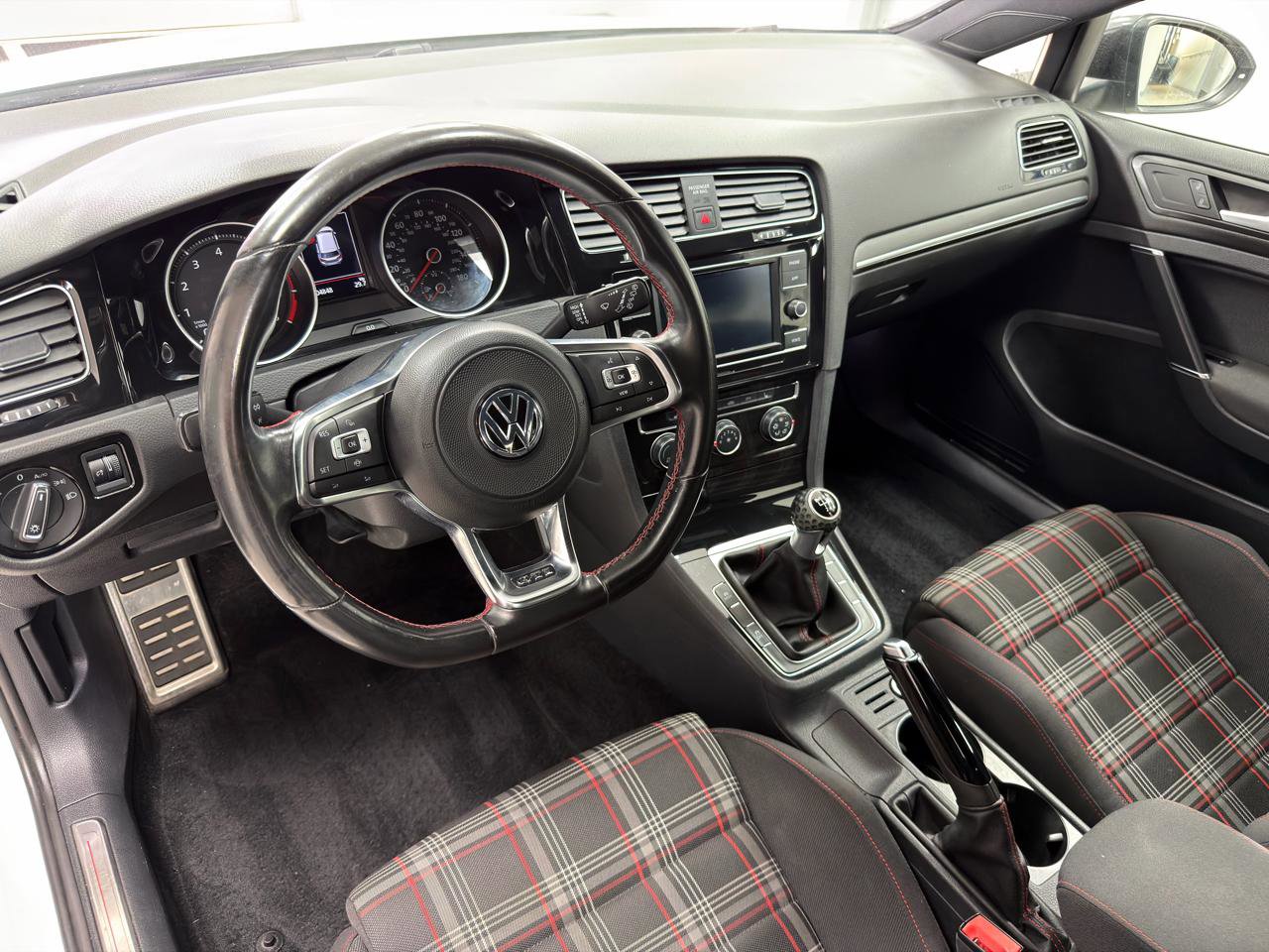 Used 2020 Volkswagen GTI S FWD image 27