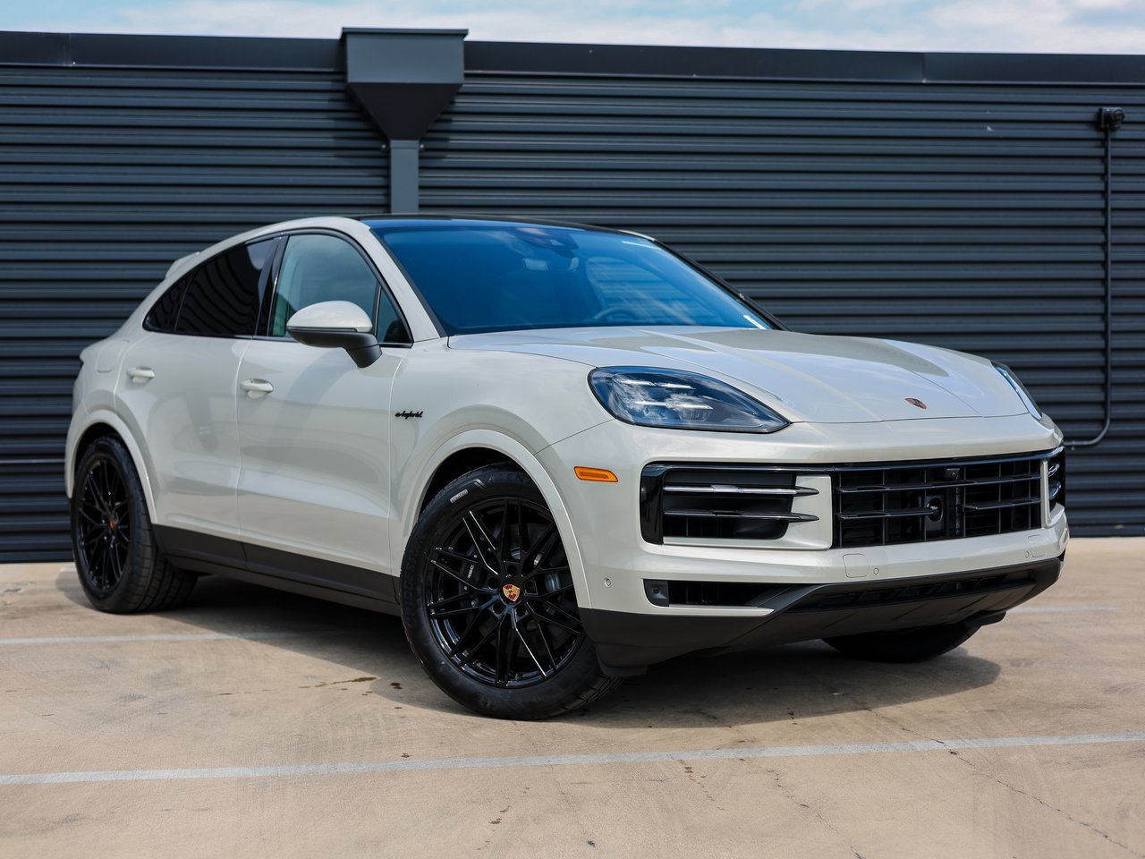 New 2025 Porsche Cayenne E-Hybrid Coupe image 9