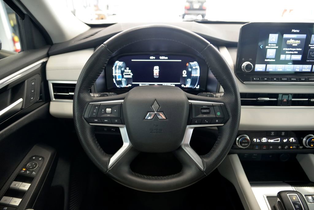 Used 2023 Mitsubishi Outlander SEL AWD/4WD image 18