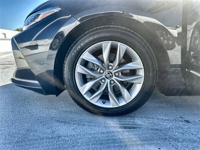 Used 2022 Toyota Avalon XLE w/ Moonroof Package image 19