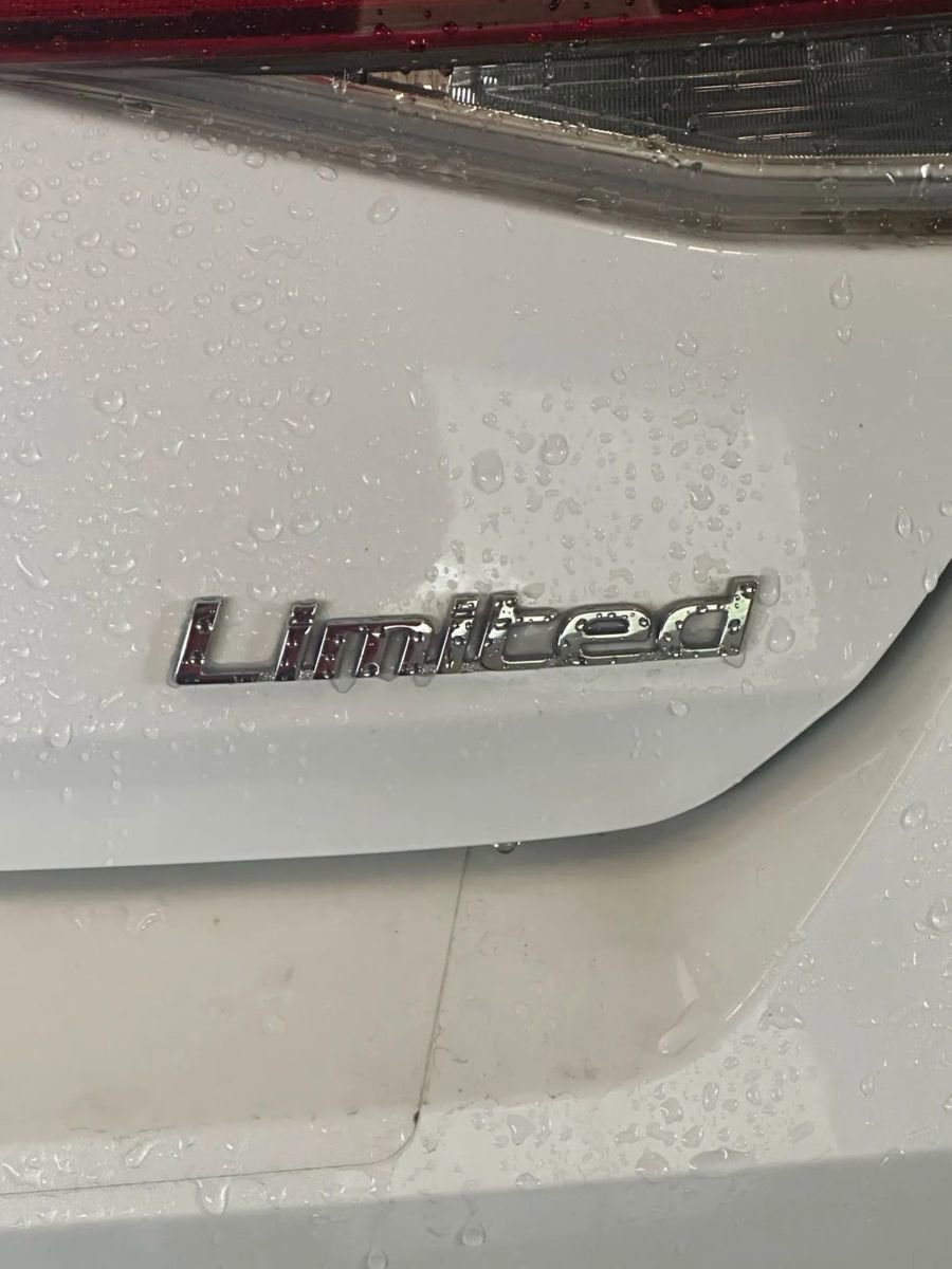 Used 2021 Hyundai Elantra Limited image 6