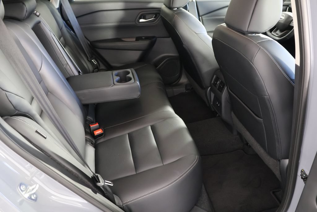 Used 2025 Nissan Rogue SL FWD image 21