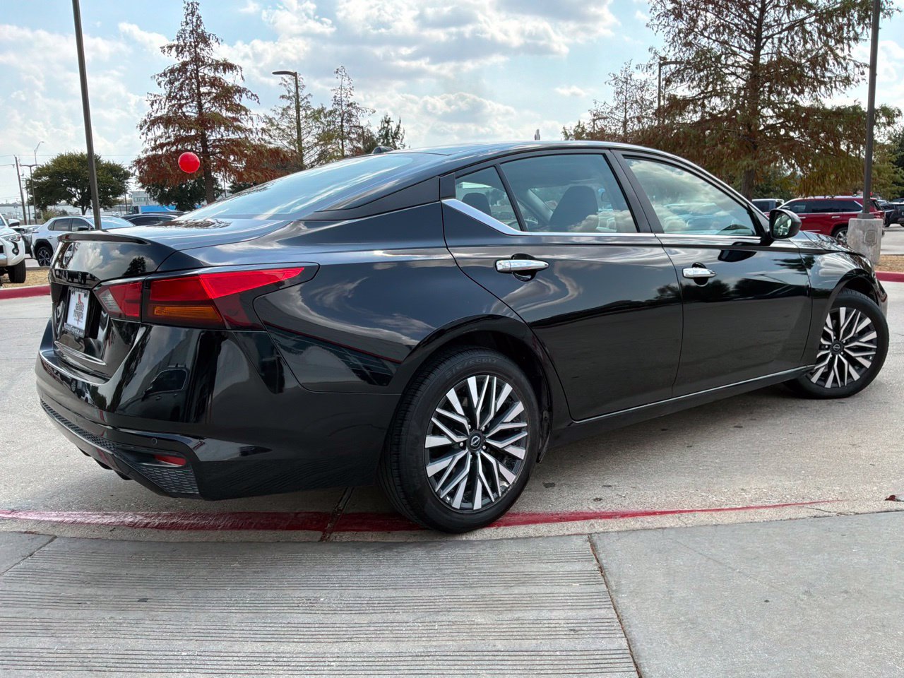 Used 2025 Nissan Altima 2.5 SV FWD image 6