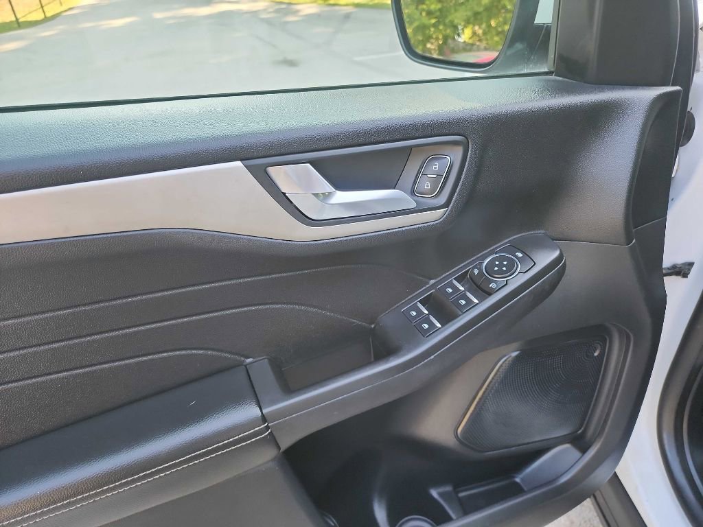 Used 2021 Ford Escape SE image 15