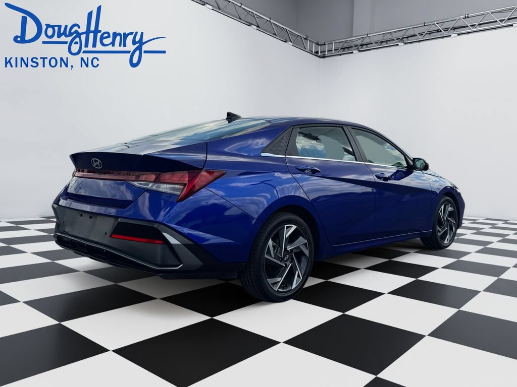 Used 2024 Hyundai Elantra Limited FWD image 5