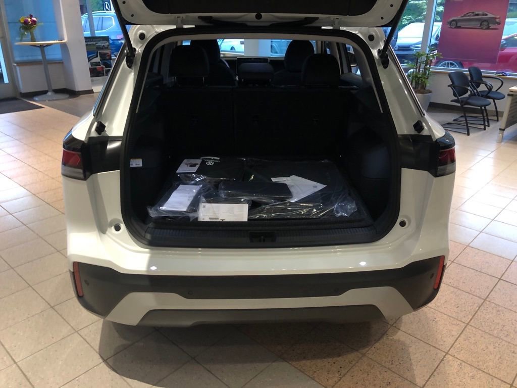 Used 2025 Volkswagen Tiguan S image 30