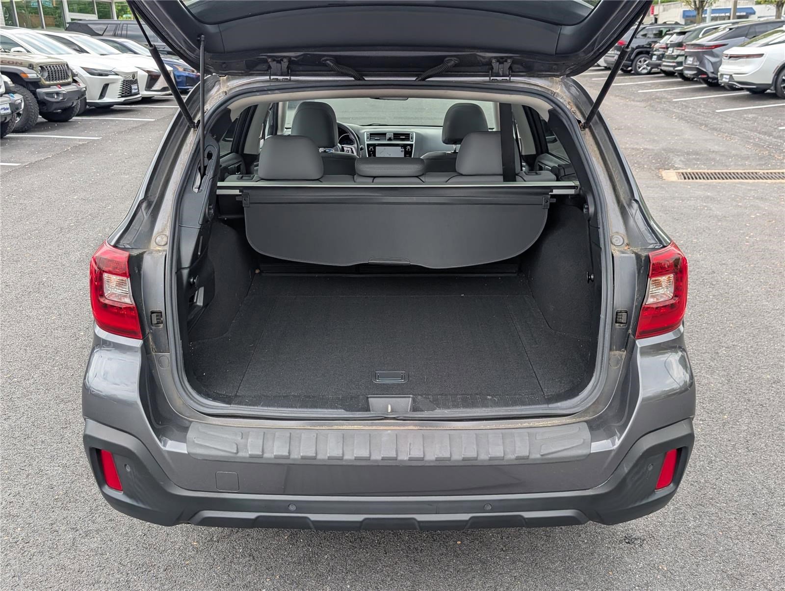 Used 2018 Subaru Outback 2.5i Limited AWD/4WD image 12