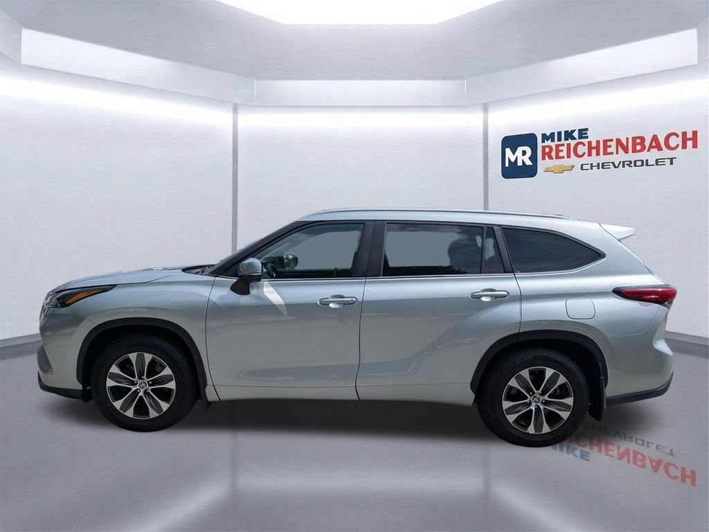 Used 2023 Toyota Highlander XLE FWD image 6