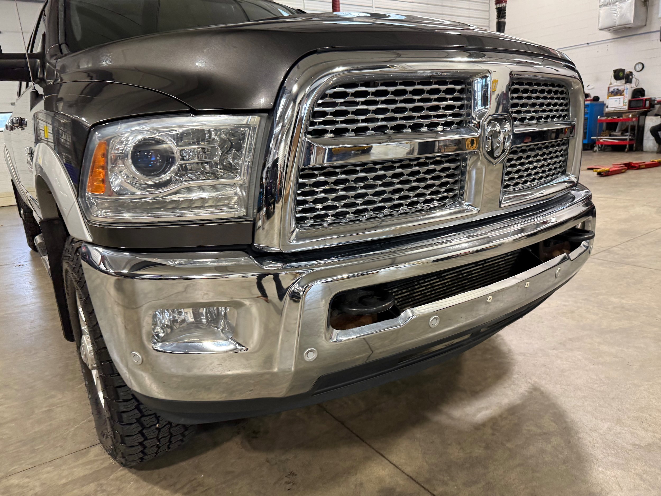 Used 2016 RAM 2500 Laramie AWD/4WD image 2