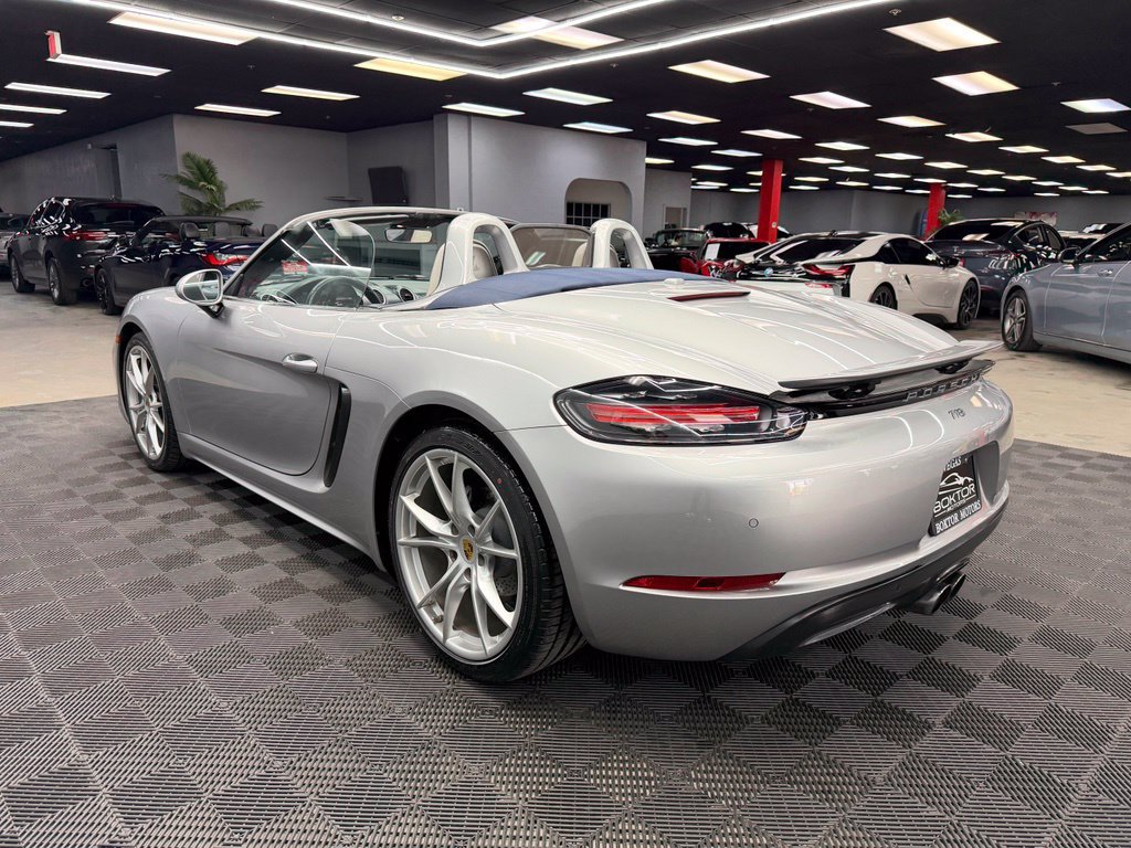 Used 2018 Porsche 718 Boxster RWD image 11
