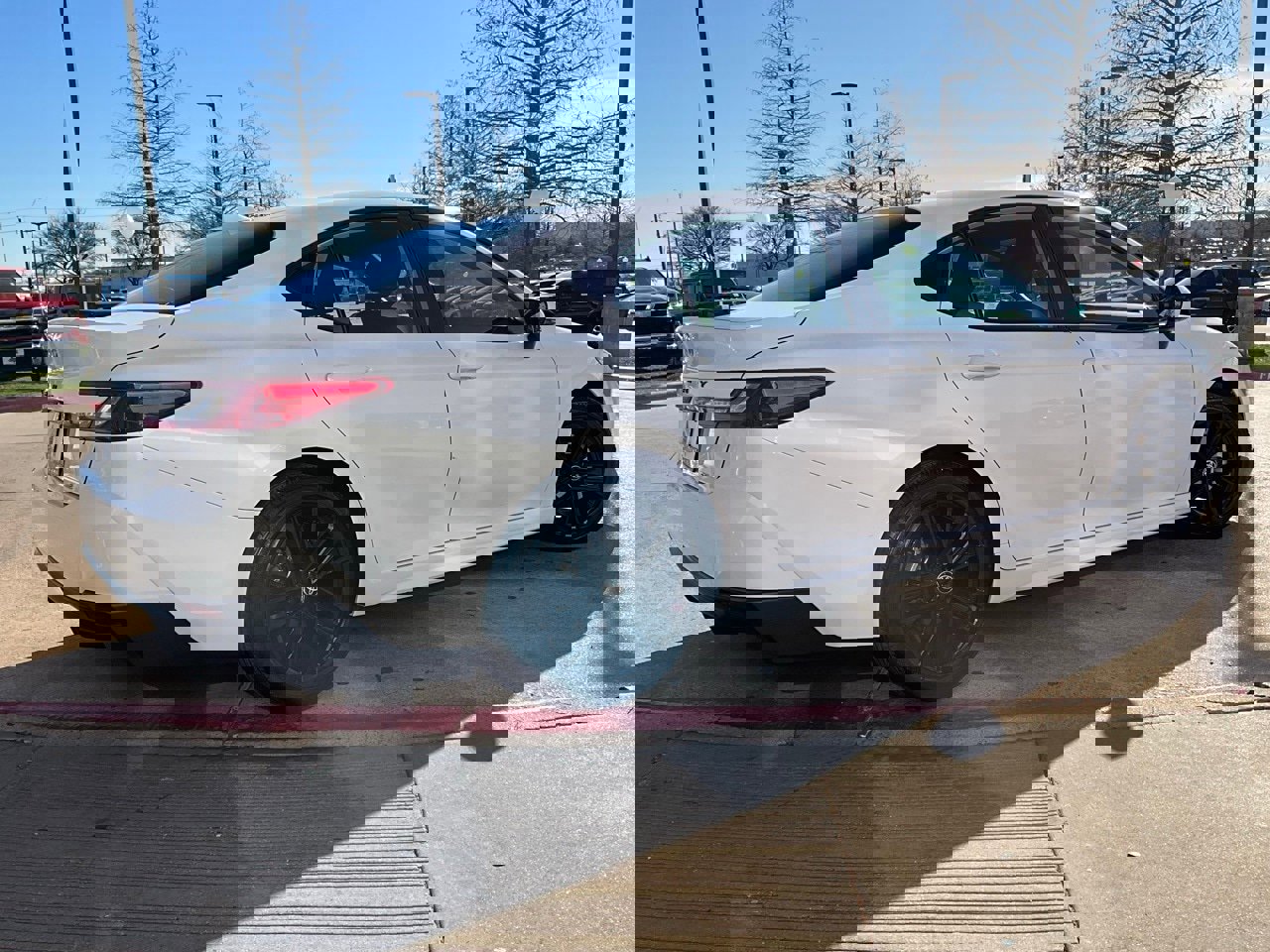 Used 2025 Toyota Camry SE image 6