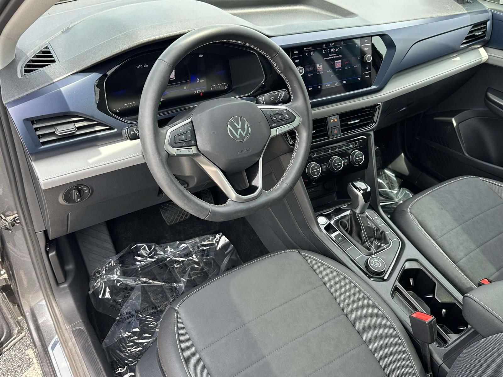 Certified 2024 Volkswagen Taos SE w/ Panoramic Sunroof Package AWD/4WD image 10