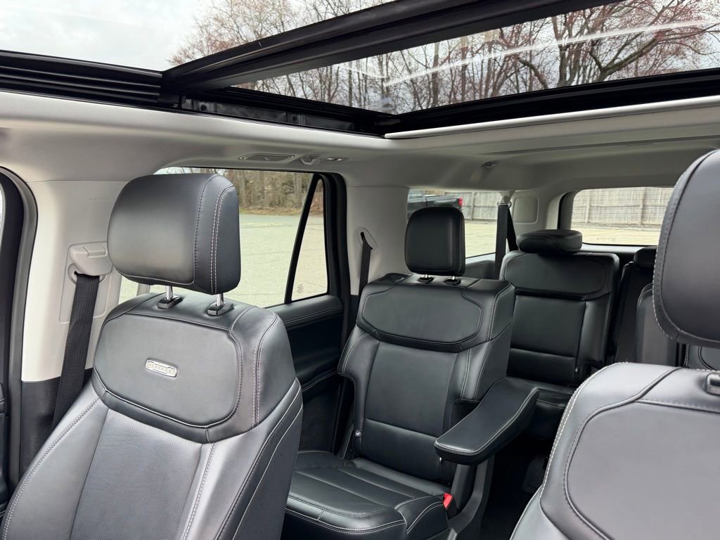 Used 2025 Ford Expedition Max Platinum AWD/4WD image 29