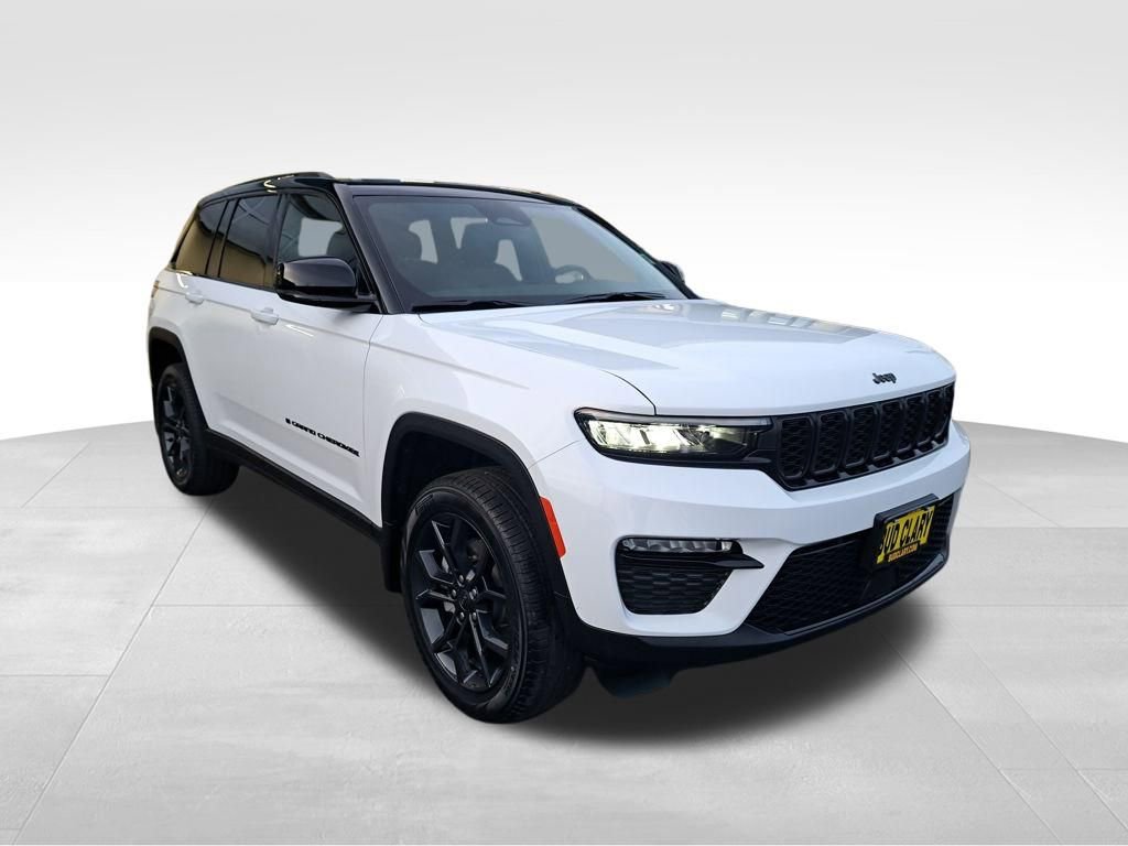 New 2025 Jeep Grand Cherokee Limited w/ Trailer Tow Package AWD/4WD image 8