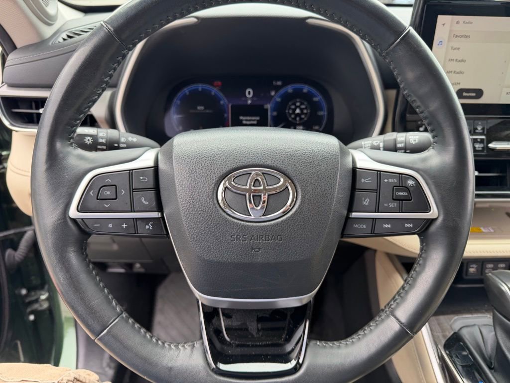 Used 2023 Toyota Highlander Limited FWD image 27