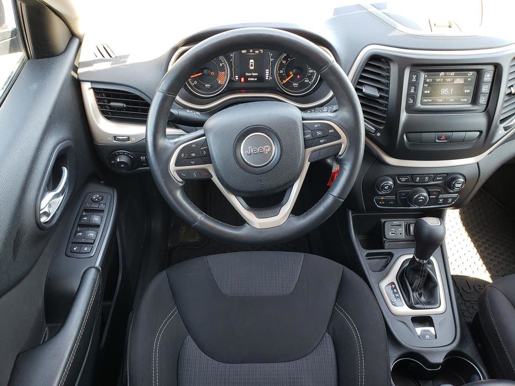 Used 2015 Jeep Cherokee Latitude w/ Cold Weather Group FWD image 14