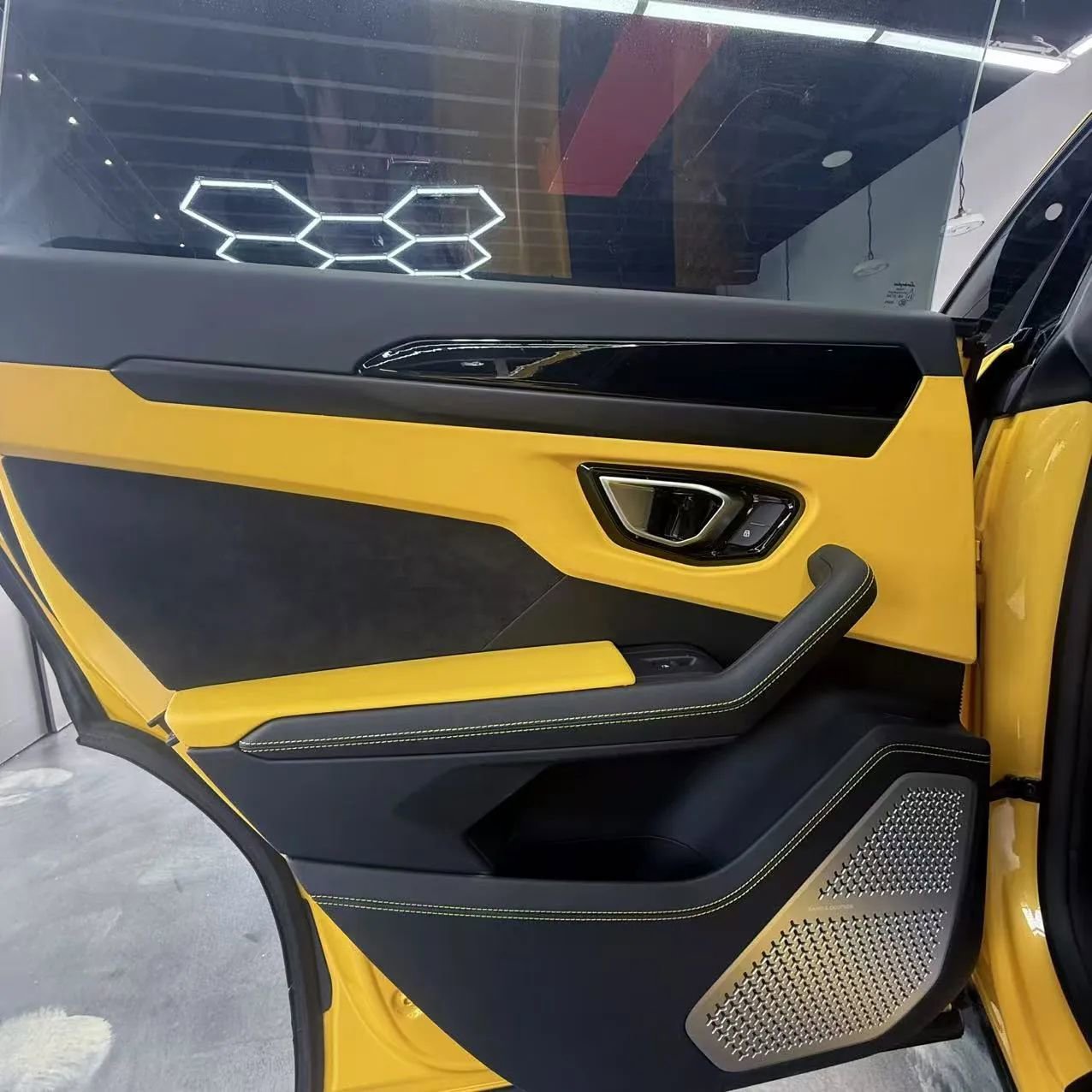 Used 2022 Lamborghini Urus image 10