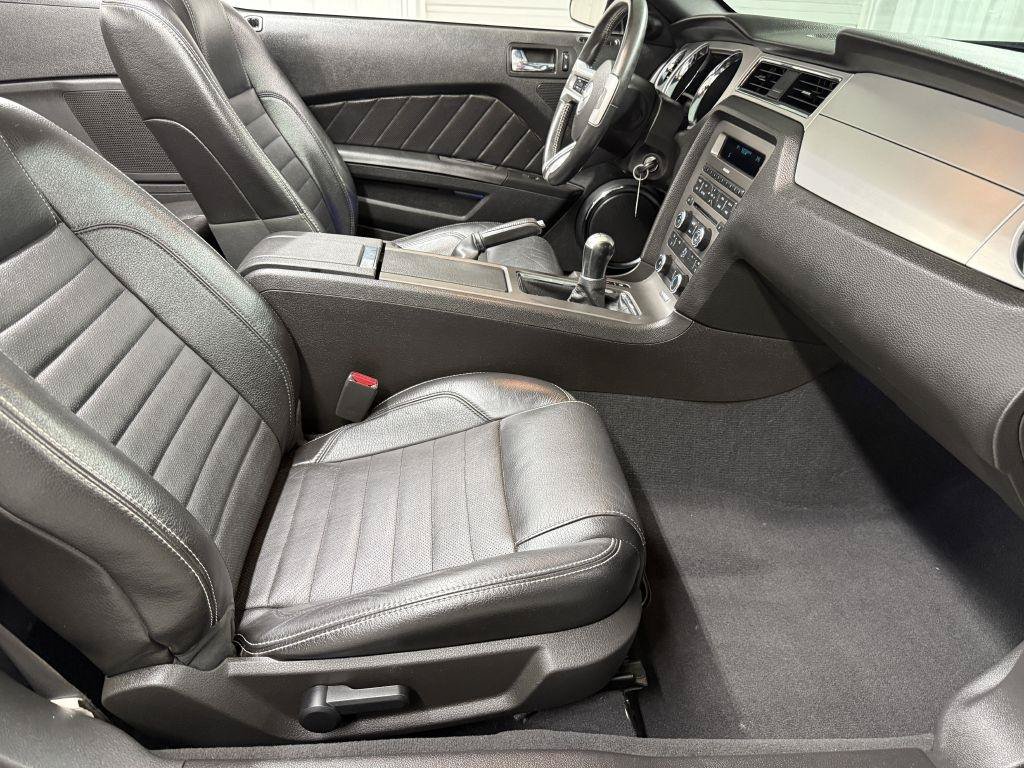Used 2010 Ford Mustang GT RWD image 34