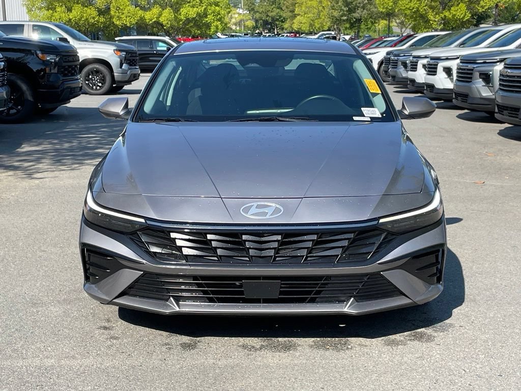 Used 2025 Hyundai Elantra SEL FWD image 2