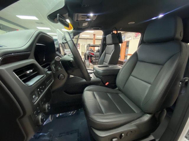 Used 2024 Chevrolet Suburban LT w/ Luxury Package AWD/4WD image 17