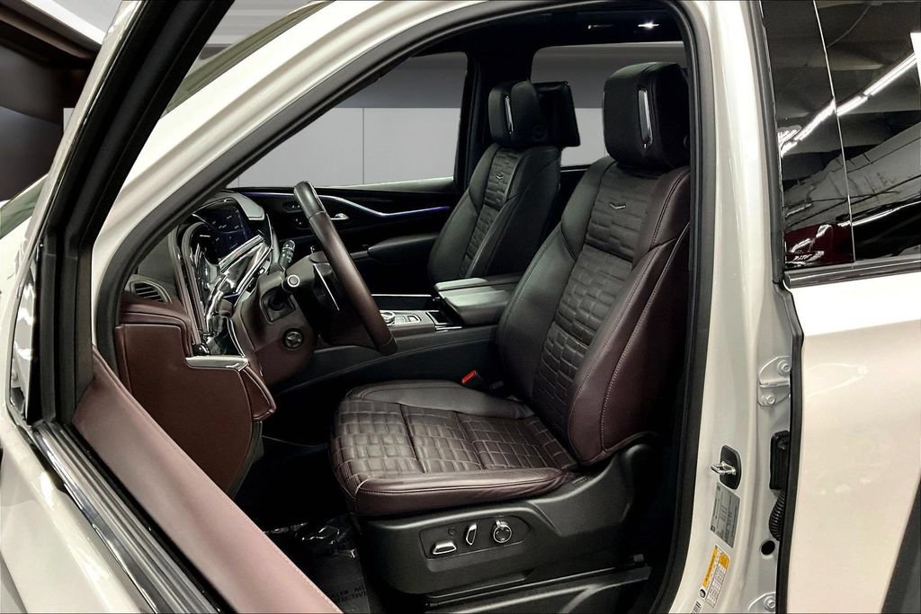 Certified 2023 Cadillac Escalade ESV V AWD/4WD image 21