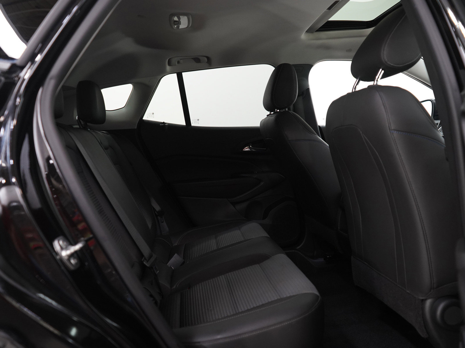 Used 2024 Chevrolet Trax LT w/ Sunroof Package image 12