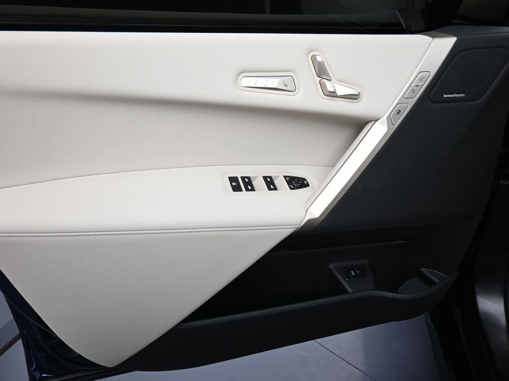 Used 2026 BMW iX xDrive45 w/ Premium Package image 9
