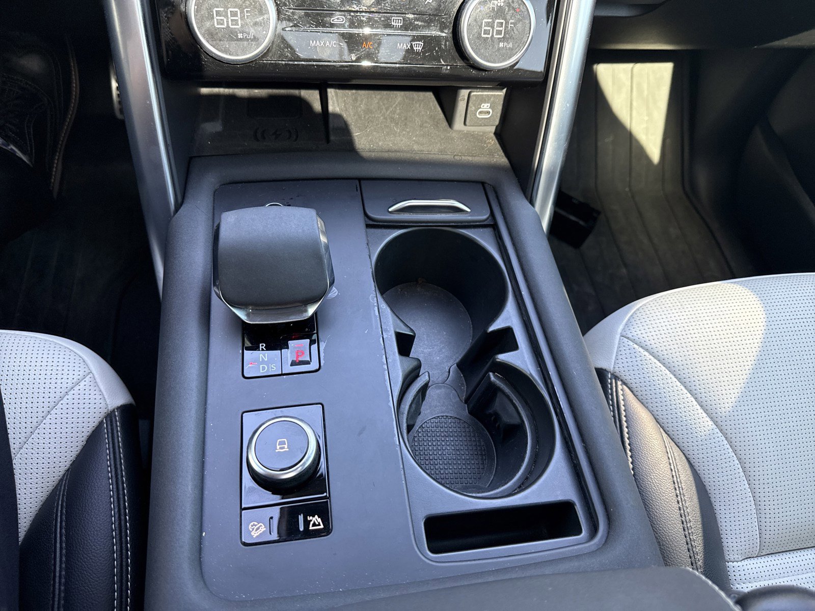 Used 2021 Land Rover Discovery S R-Dynamic AWD/4WD image 25