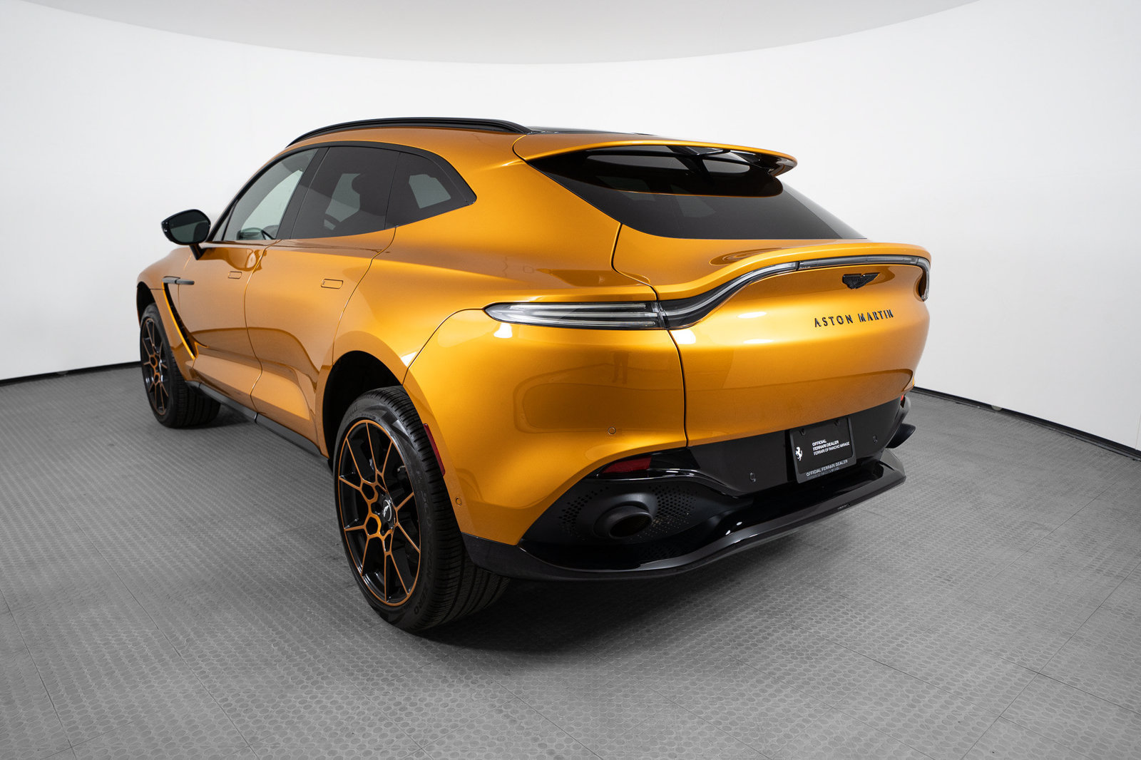 Used 2021 Aston Martin DBX AWD/4WD image 3