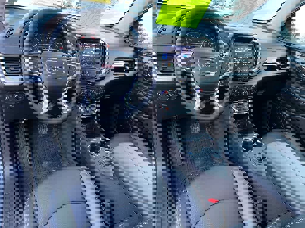 Used 2024 GMC Terrain SLT w/ Infotainment Package II image 18