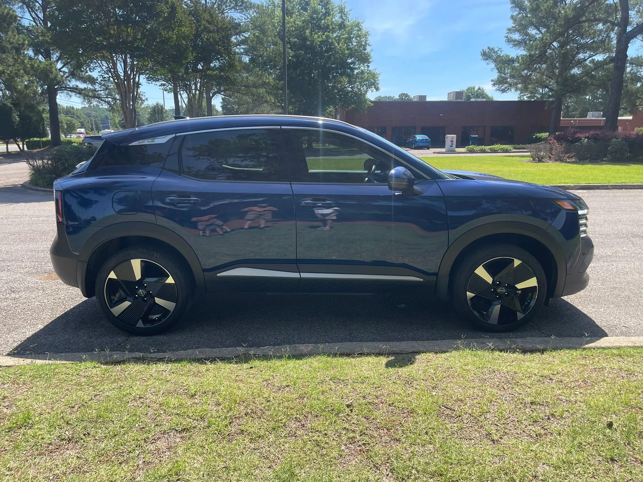 Used 2025 Nissan Kicks SR FWD image 6