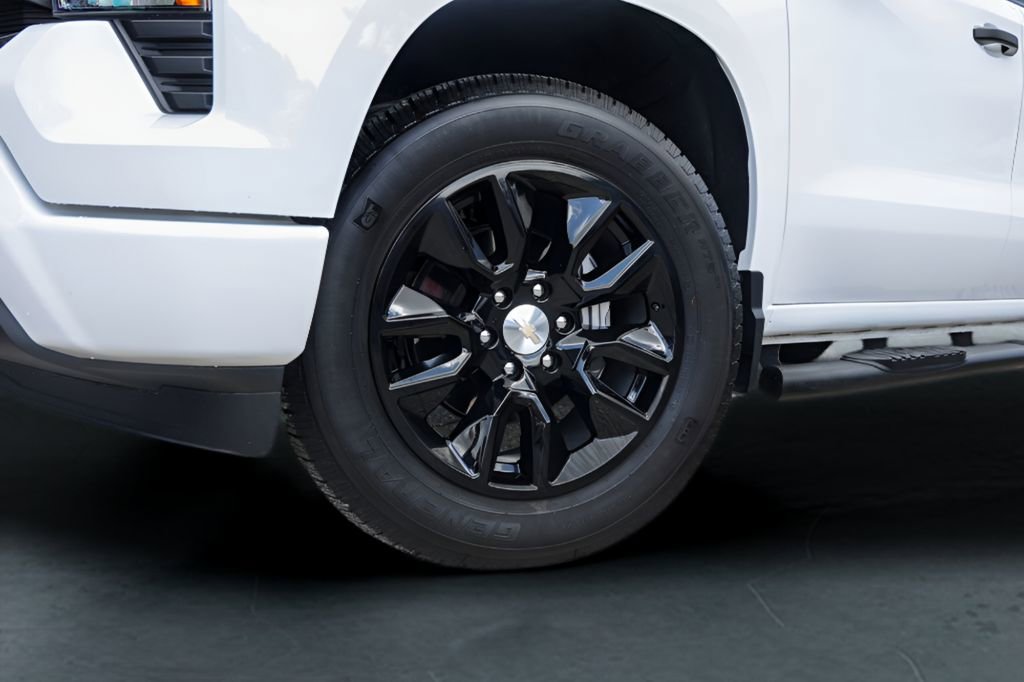 Used 2024 Chevrolet Silverado 1500 Custom RWD image 4