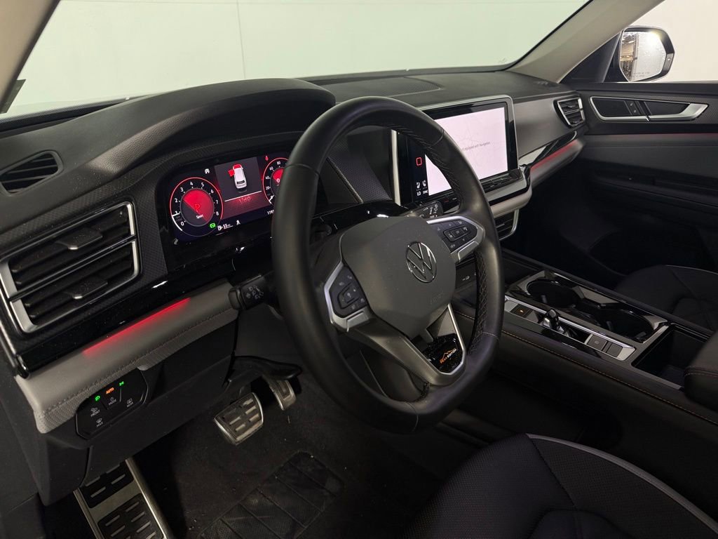 Used 2024 Volkswagen Atlas Peak Edition SE AWD/4WD image 21