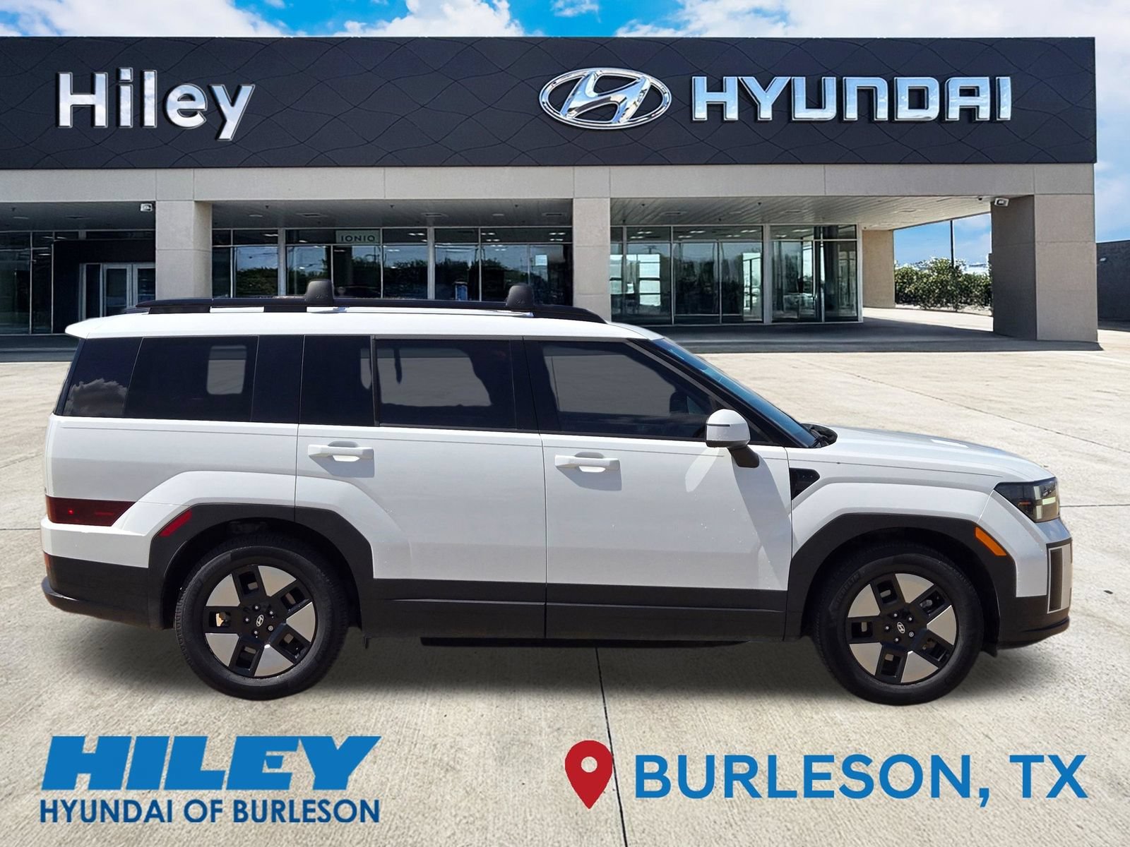 Used 2025 Hyundai Santa Fe SEL FWD image 3