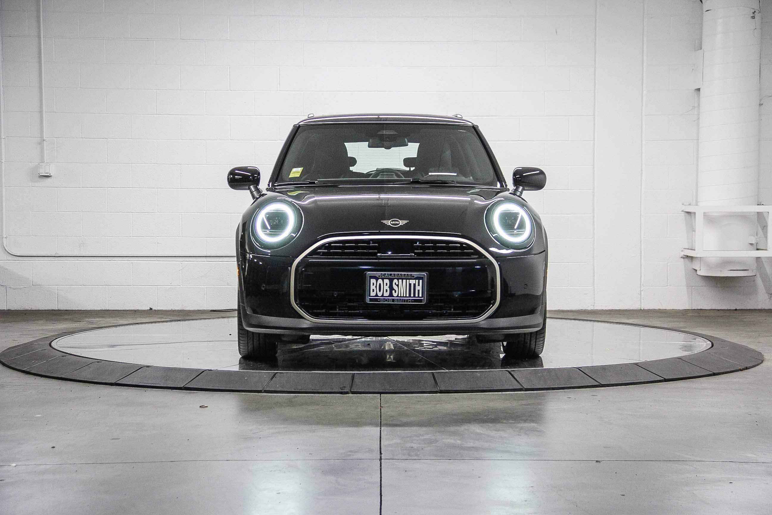 Used 2025 MINI Cooper 2-Door Hardtop image 2