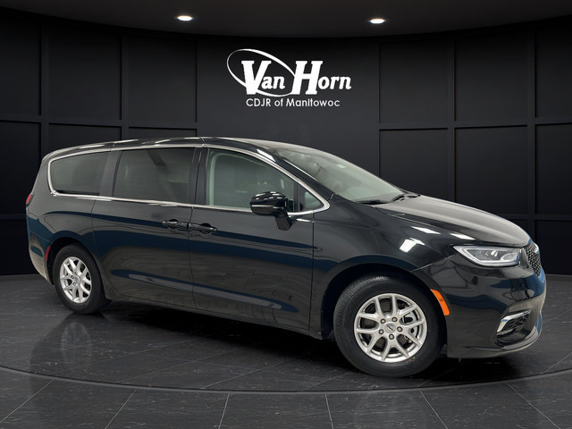 Used 2024 Chrysler Pacifica Touring-L