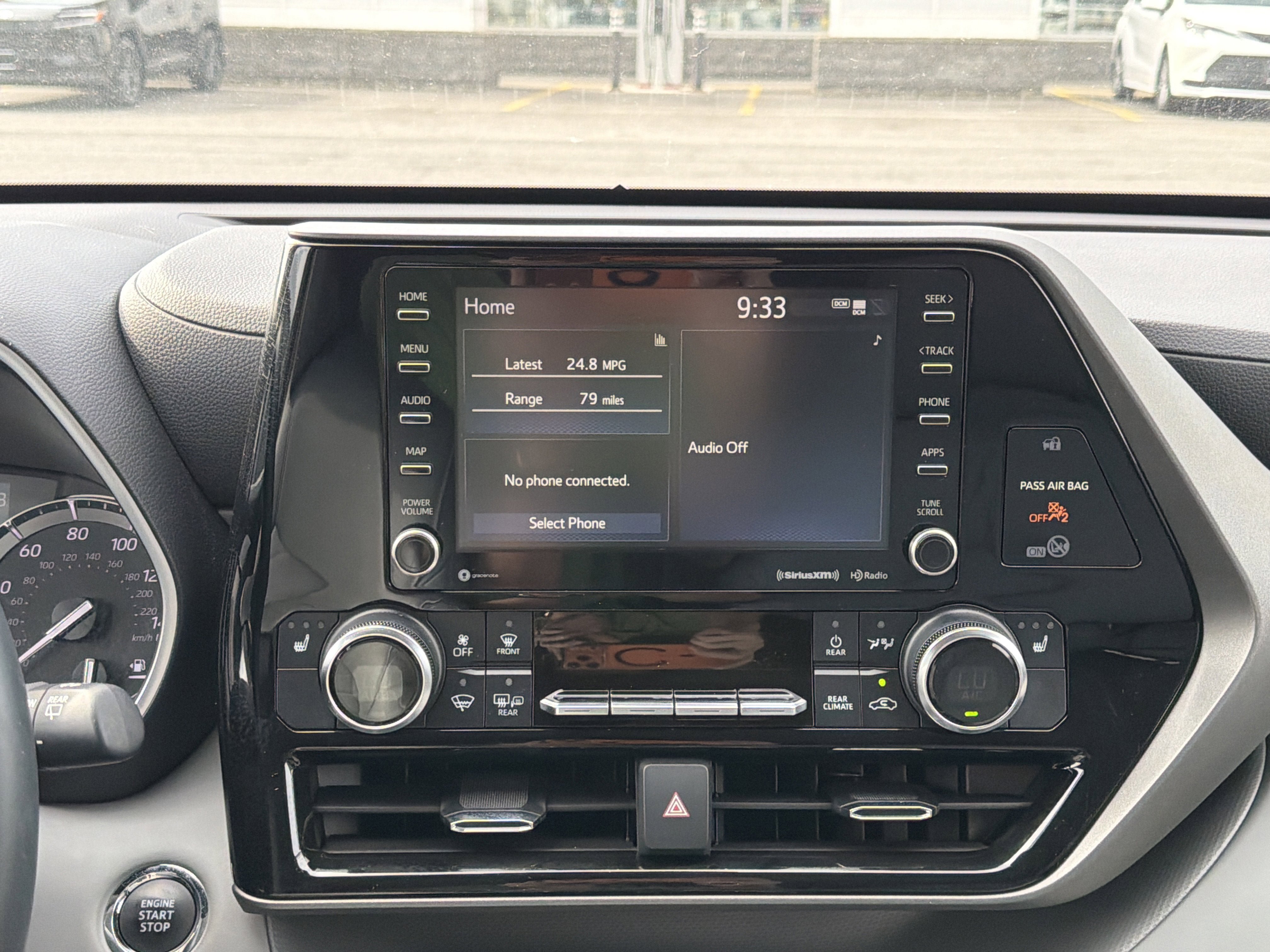 Used 2022 Toyota Highlander XLE AWD/4WD image 18