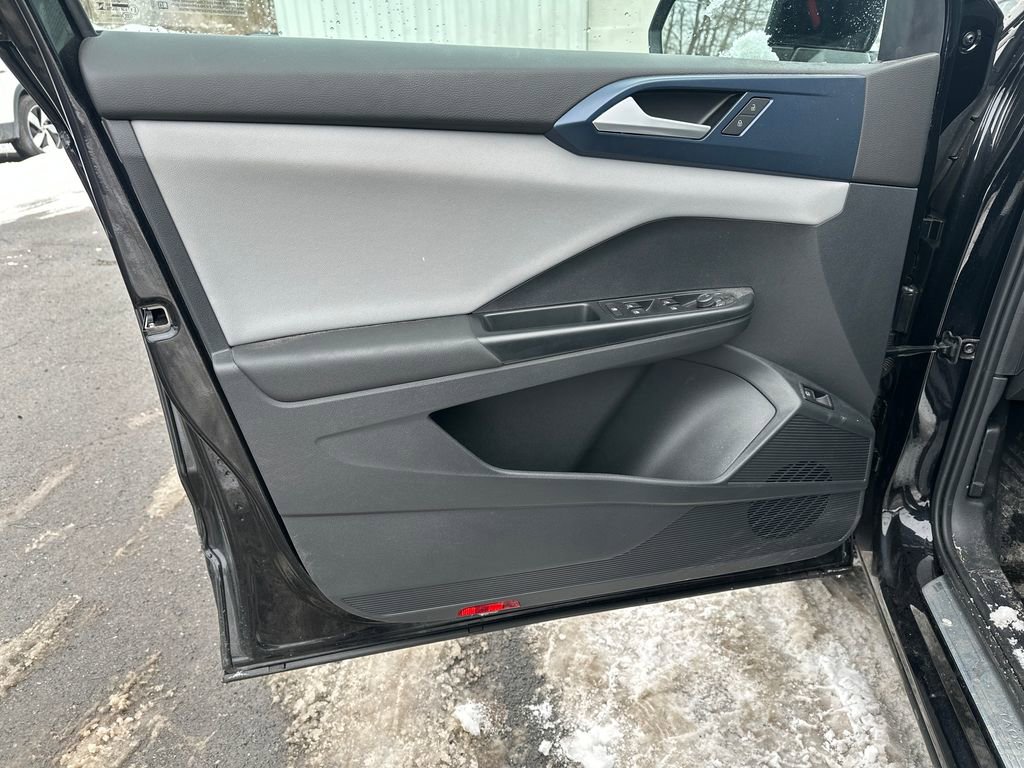Certified 2023 Volkswagen Taos SE AWD/4WD image 5
