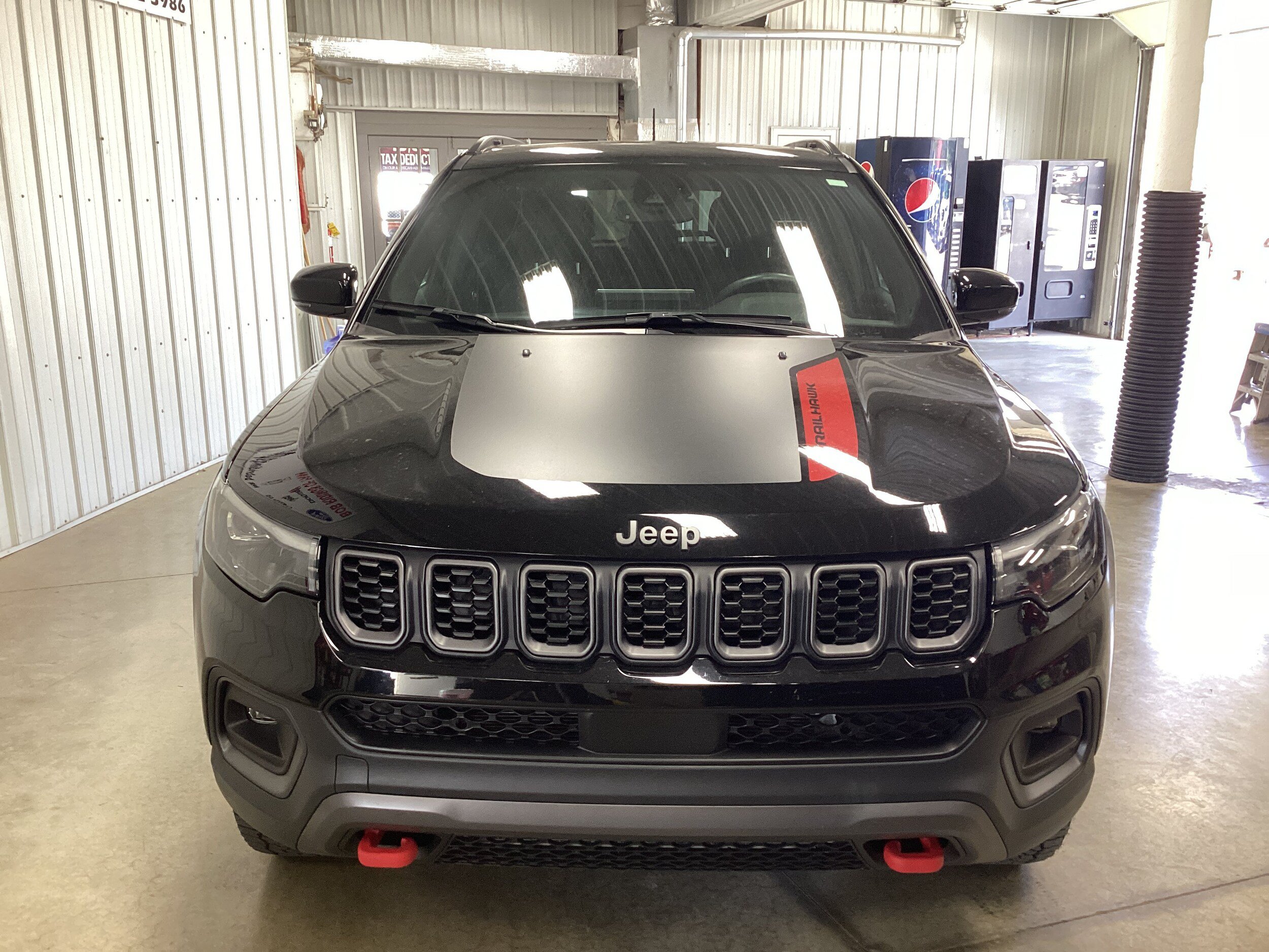 Used 2025 Jeep Compass Trailhawk w/ Trailhawk Elite Group AWD/4WD image 9
